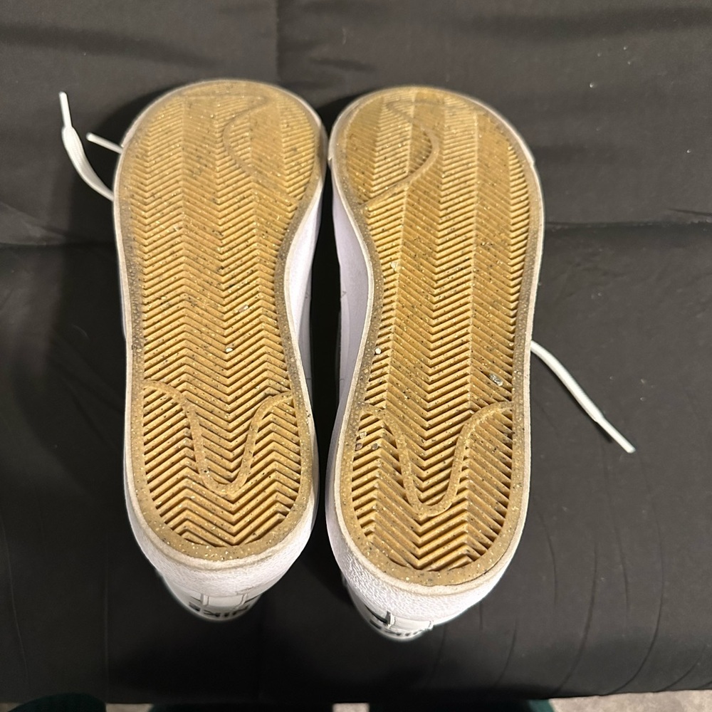 Nike - Picture 4 of 5